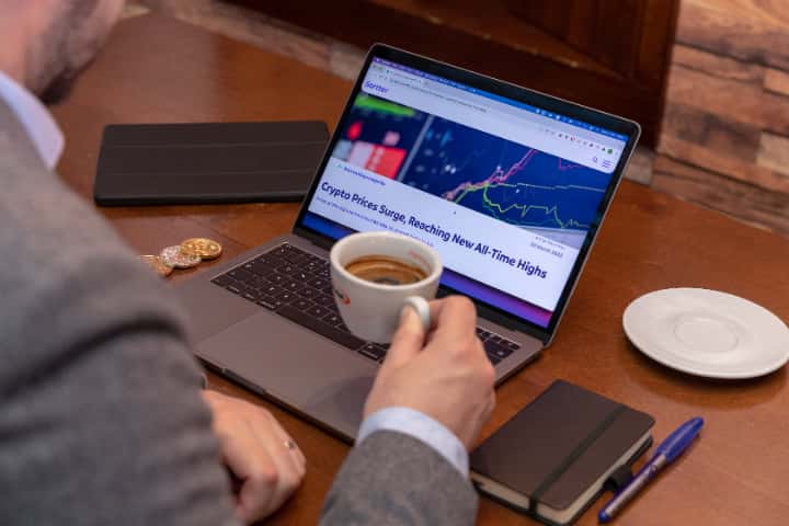 テザーの時価総額が上がっているのは実用性の高さがポイントになる