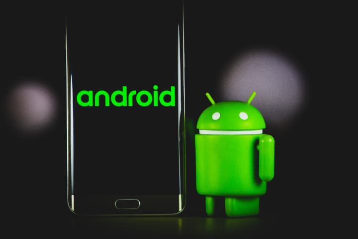 古いスマートフォンを売る場合は初期化を行う