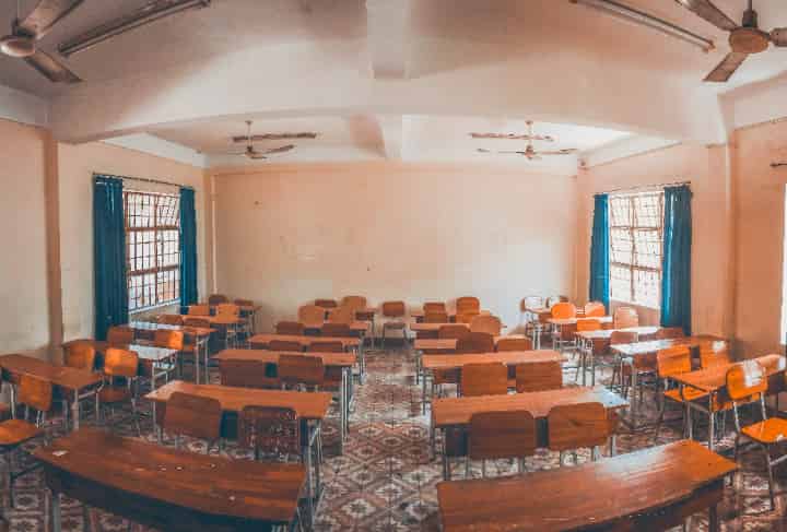 学園内