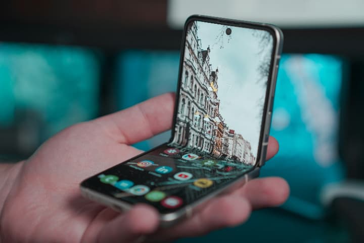 折り畳みスマートフォン!フォルダブルスマホとは?