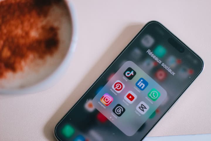 youtubeではチャンネルの登録者数が減少することで収入も減る